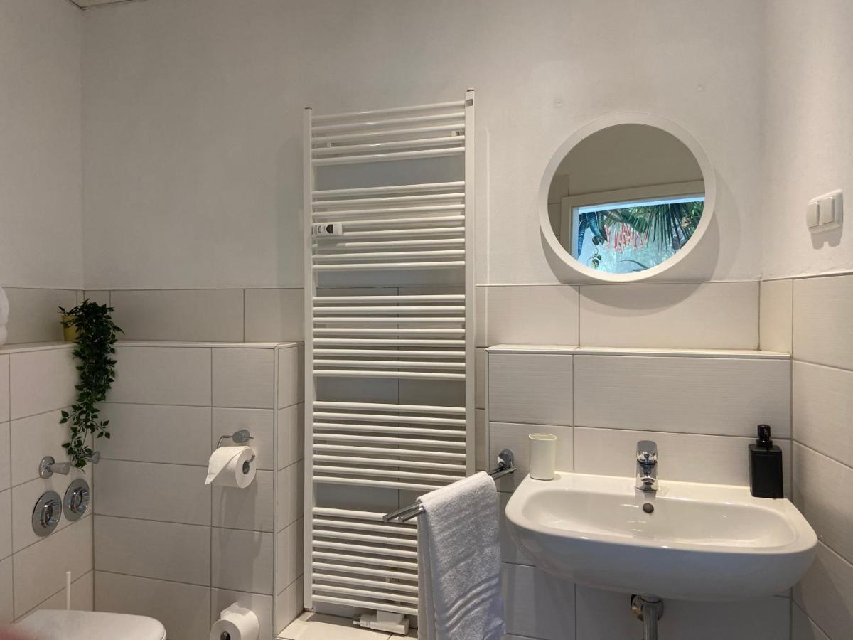 Urban Jungle Apartment In Kassel + Netflix 외부 사진